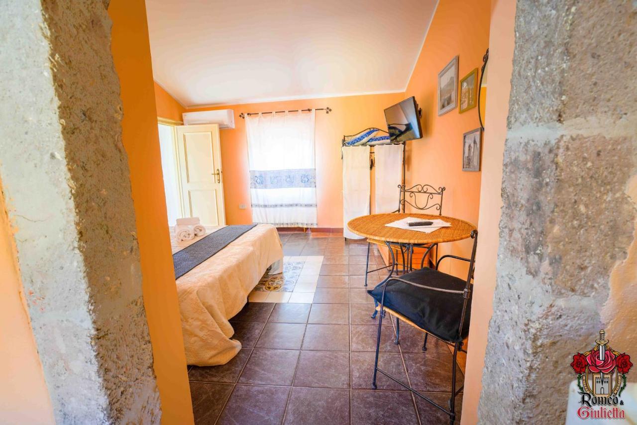 Romeo & Giulietta Rooms Bosa Εξωτερικό φωτογραφία